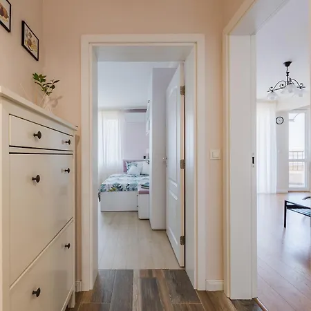 Foodie 2br близо до центъра Varna